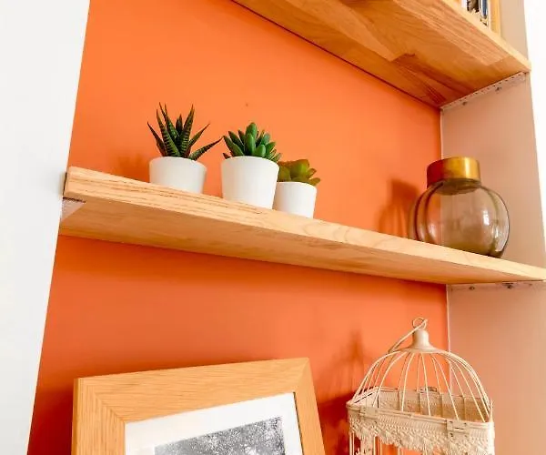 Le Chanzy-terrasse Privative شقة *